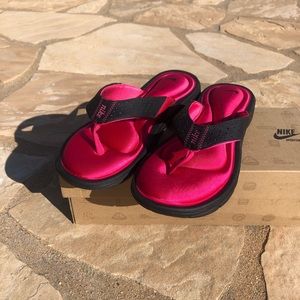 Nike Cushioned Flip Flops, NEW